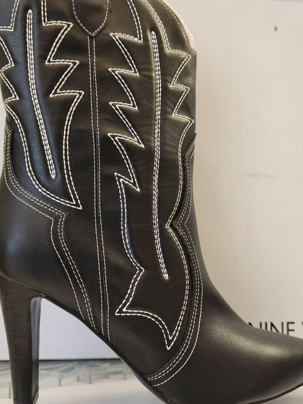 Nine West "Alama3" Heeled Western Booties. NIB. Size 6